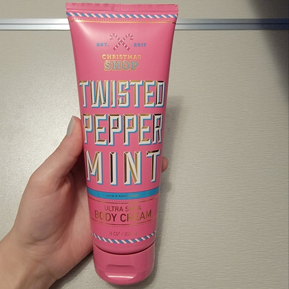 NWT! Bath & Body Works! Twisted Peppermint Ultra Shea Body Cream! 8oz/226g!